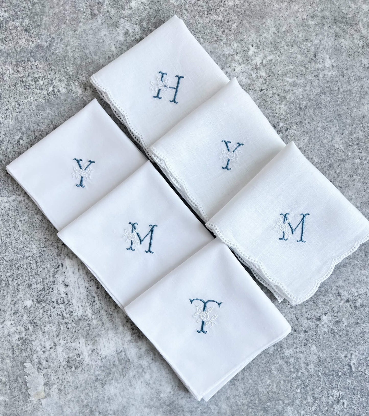 フラワーイニシャル刺繍ブライダルハンカチ
